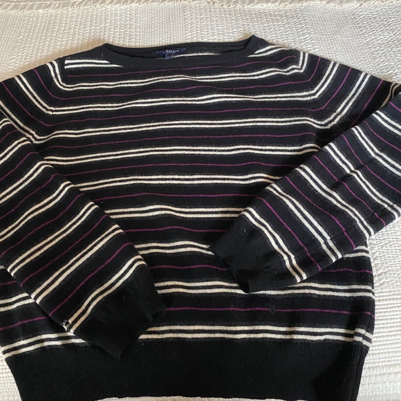 Authentic Burberry Sweater - Picture 1 of 3